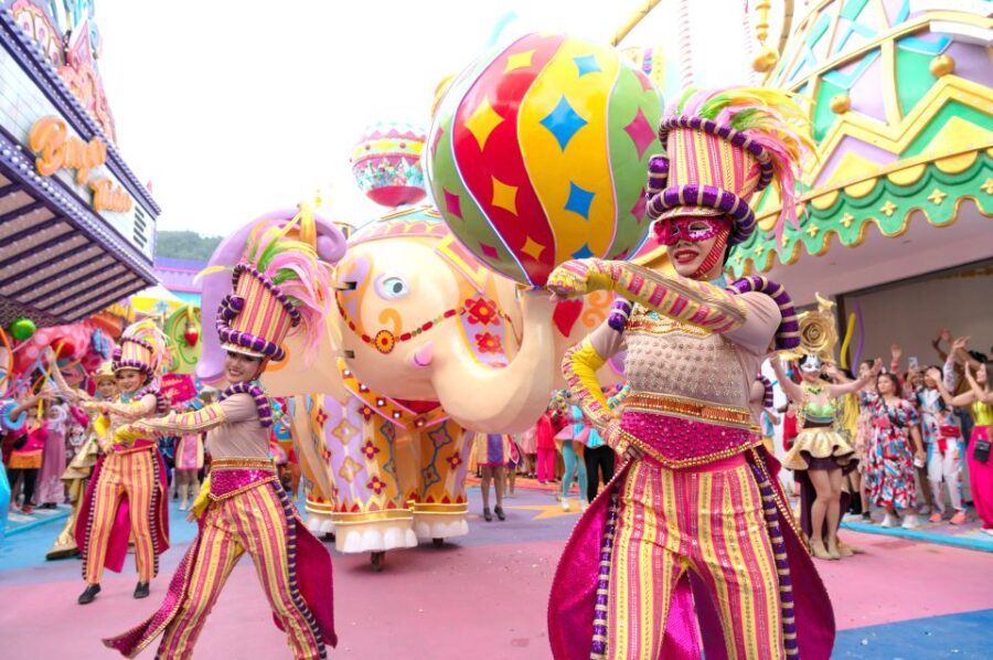 Phuket: Carnival Magic Ticket With Dinner and Transfer