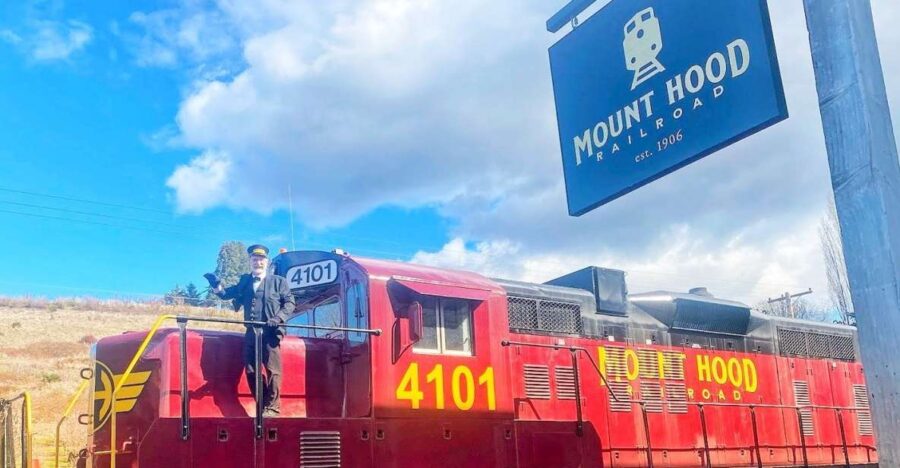 Portland: Multnomah Falls and Hood River Day Trip With Train