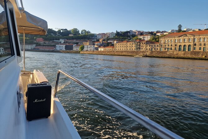 Porto: Private 6 Bridges Tour by Yacht