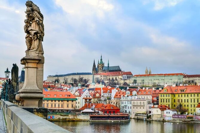 Prague: Bus Tour, Walking Tour, River Cruise and Lunch