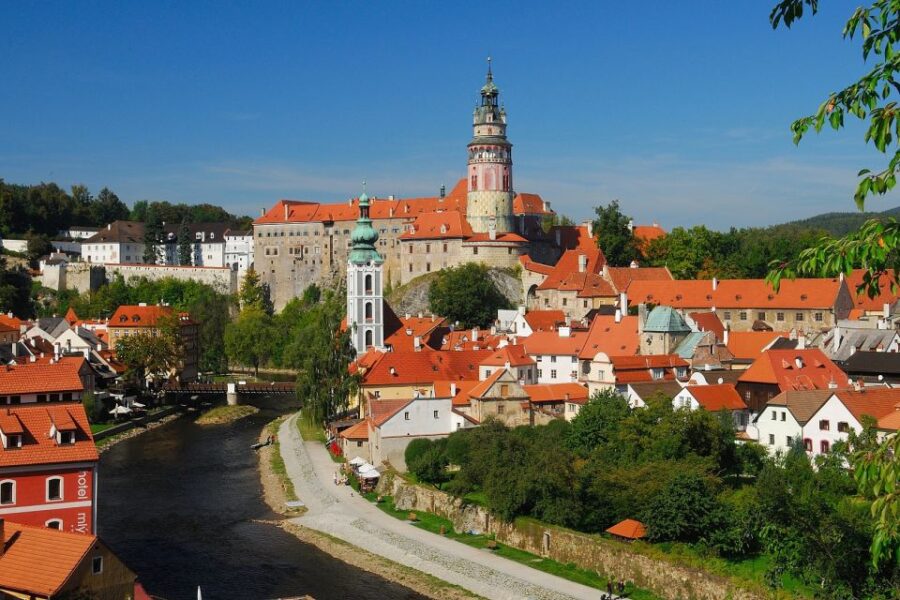 Prague: Sightseeing Transfer to Passau via Cesky Krumlov