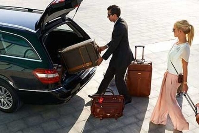 Private Airport Transfer in Iceland: To/From KEF