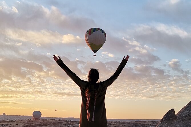 Private Balloon Sunrise Photography Tour in Göreme Love Valley
