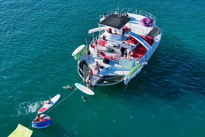 Private Boat Tour ChicaFUN1 Waterslides 65 Yacht [All Inclusive]
