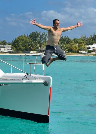 Private Charter Full Day Cruise: Île Aux Cerfs