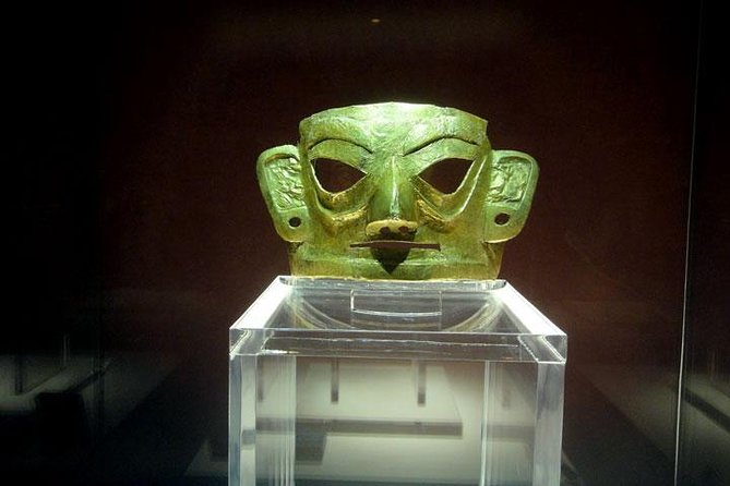Private Chengdu Day Tour: Giant Pandas and Jinsha Site Museum