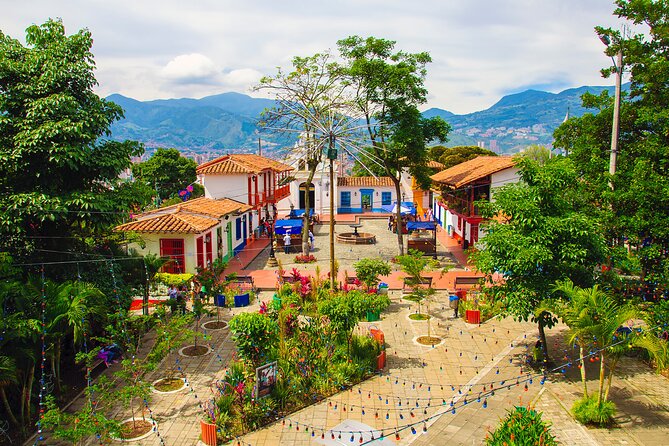 Private City Tour of Medellin With Metrocable and Commune 13