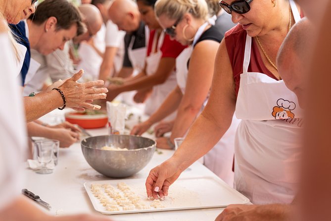 Private Cooking Class at a Cesarinas Home With Tasting in Syracuse