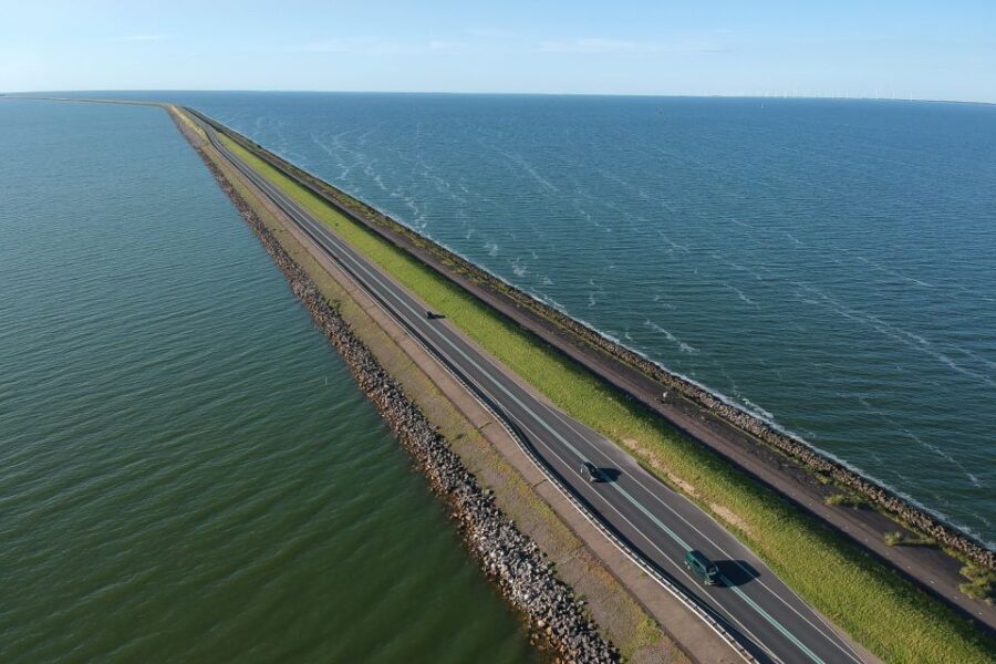 Private Day Trip to Giethoorn and the Afsluitdijk - Itinerary Highlights