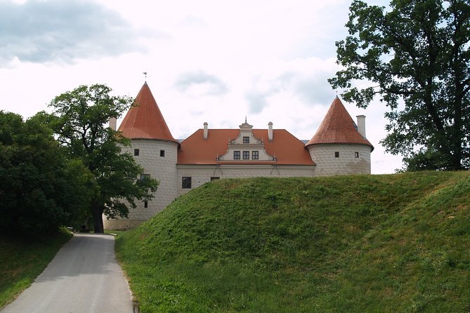 Private Day Trip to Rundale Palace, Hill of Crosses & More - Bauska Castle Museum