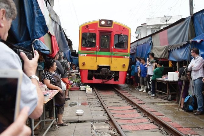 Private Excursion to Maeklong​ Railway And​ Floating Markets