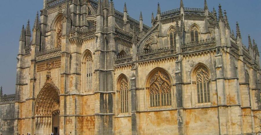 Private Full-day Tour to Fátima, Nazaré, and Óbidos