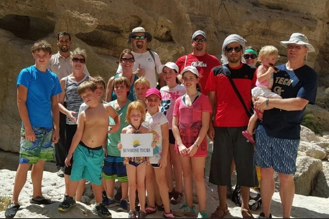 Private Full-Day Wadi Shab and Bimmah Sinkhole Tour