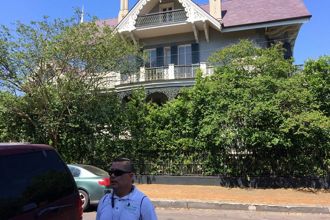 Private Garden District Walking Tour With Lafayette Cemetery No 1 - Discover the Garden District