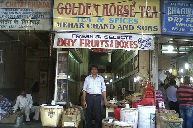 Private Half-Day Guided Shopping Tour With Transfer in Delhi