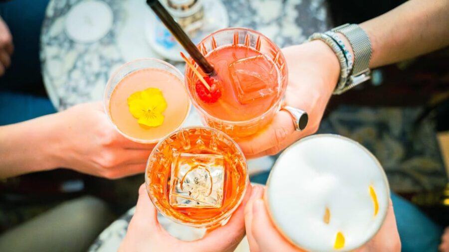 PRIVATE Helsinki Foodtour & Rooftop Bar Visit With Transfers