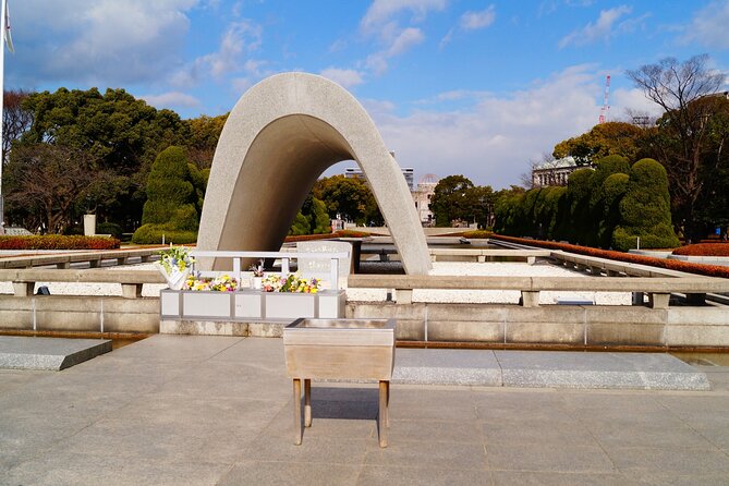 Private Historic and Distillery Chauffeured Tour in Hiroshima