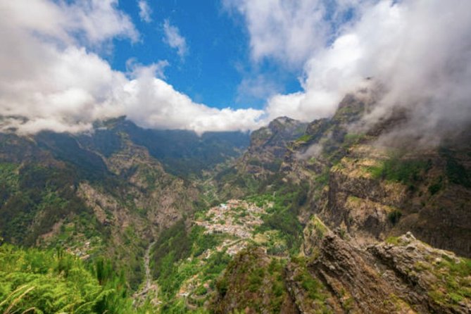 Private: Maderia Island Tour & Famous Monte Toboggan Ride
