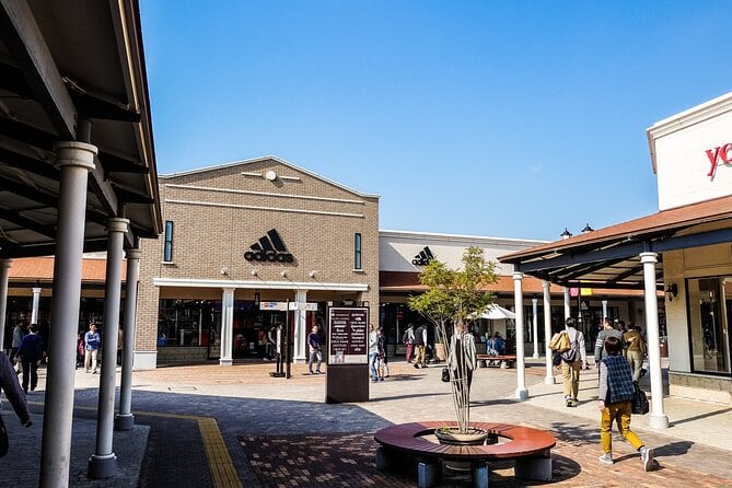 Private Shopping Tour From Osaka to Kobe Sanda Premium Outlets PT