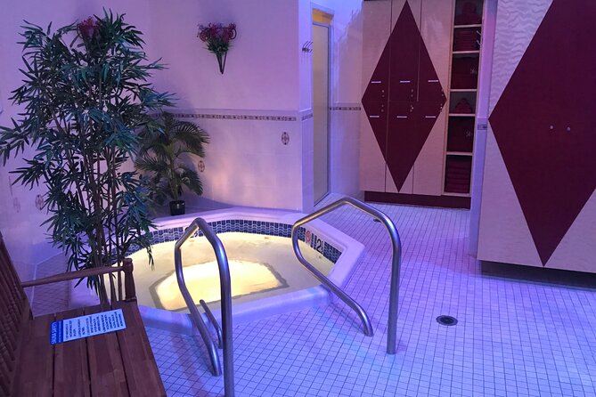Private Spa, Jacuzzi and Sauna Package With 1-Hour Massage