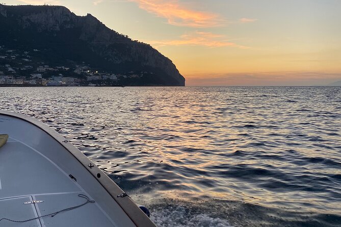 Private Tour of the Island of Capri by Boat and Visit to the Caves