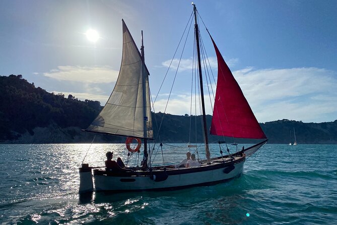 Private Traditional Sailboat Tour With Lunch in Numana