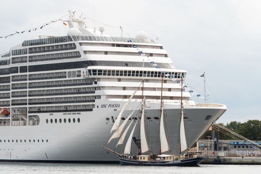Private Transfer From Rotterdam Cruise Port to AMS Schiphol