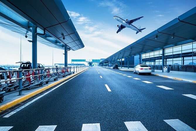 Private Transfer From Toronto City Center to Pearson Airport(Yyz)