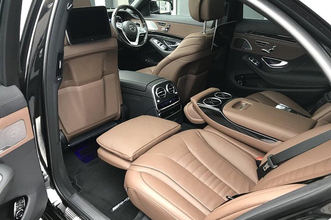 Private Transfer: Niagara Falls Canada to Toronto Downtown Black Car Service