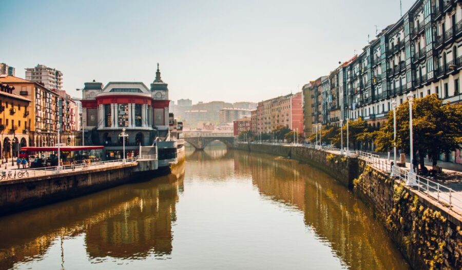 Private Transfer on Arrival and Departure in Bilbao