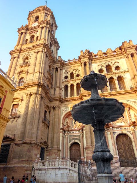 Private Walking Tour: Cathedral, Alcazaba and Roman Theatre