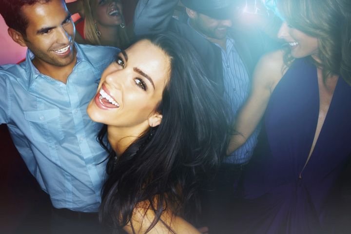 Pub Crawl Cologne Including Admission Fee for Bars and Shots - Overview and Booking Details