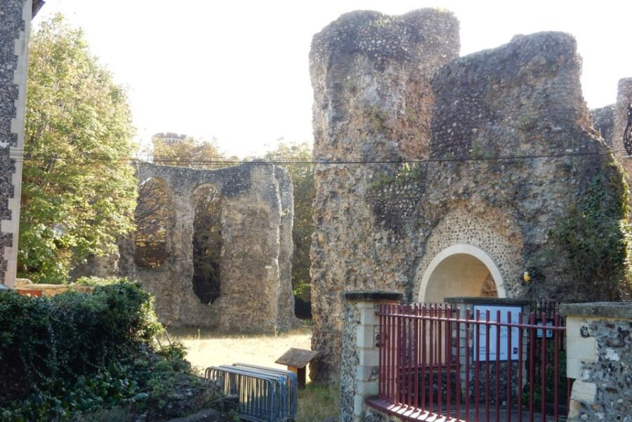 Reading: Quirky Self-Guided Smartphone Heritage Walks