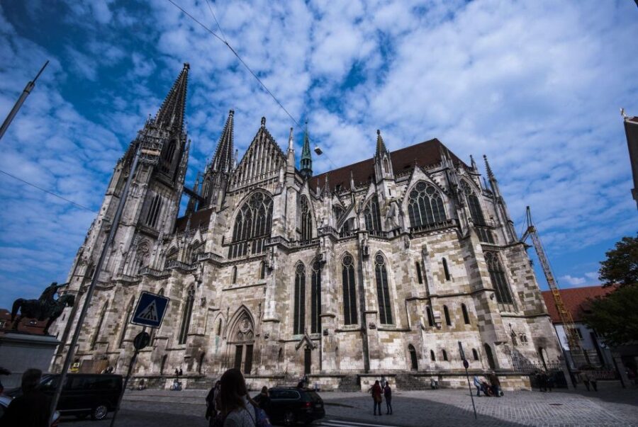 Regensburg: Private Christmas Market Tour