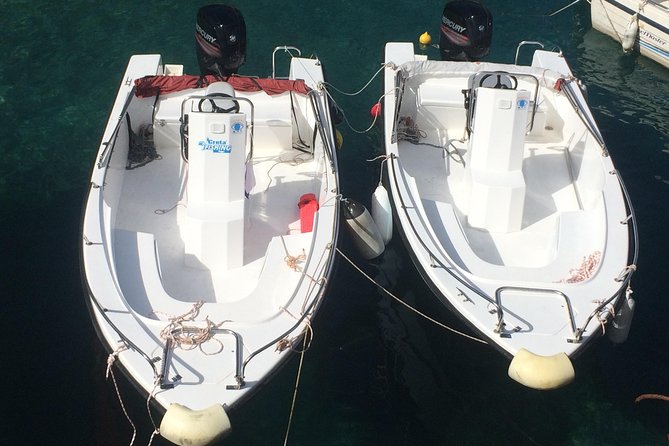 RENT a BOAT 5.5m – 30HP LICENSE FREE Chora Sfakion, SfakiaTranslated Text:Rent a 5.5m BOAT With a 30HP Engine, No LICENSE Required, in Chora Sfakion, Sfakia
