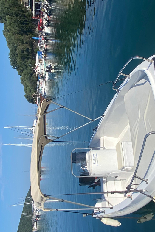 Rent a Small Boat 30 Hp Without License! - Activity Overview