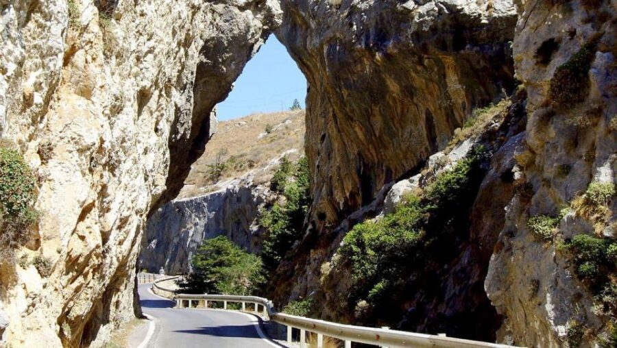 Rethymno Old Town – Preveli Beach – Kourtaliotiko Gorge