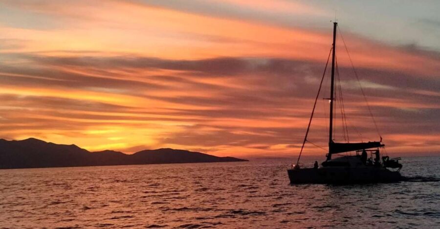 Rethymno: Sunset Cruise With Snacks and Drinks From Panormo