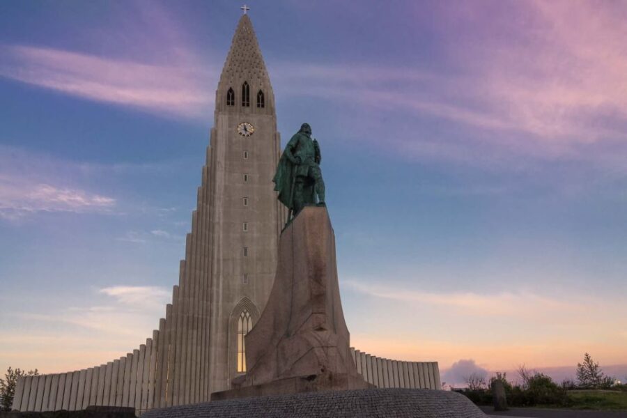 Reykjavik: Guided City Walking Tour