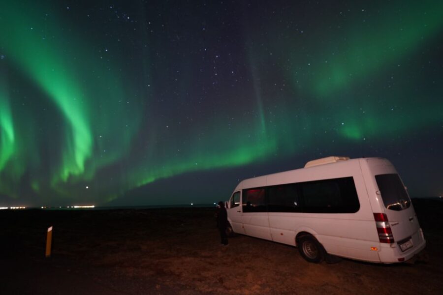 Reykjavik: Premium Northern Lights Tour With Free Photos