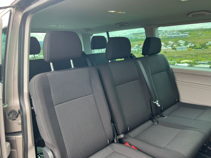 Reykjavik: Private Airport Transfer - RVK to KEF