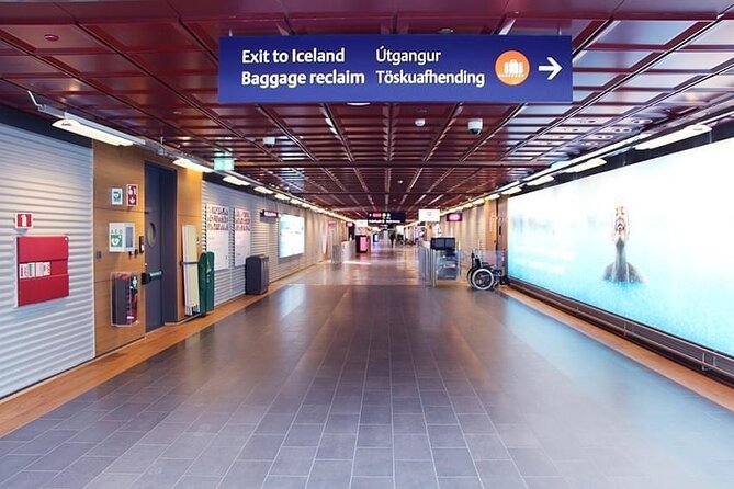 Reykjavik: Private Airport Transfer to Keflavik