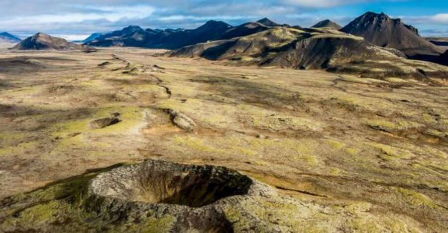 Reykjavik: Volcanic Craters Fly Over Tour by Helicopter