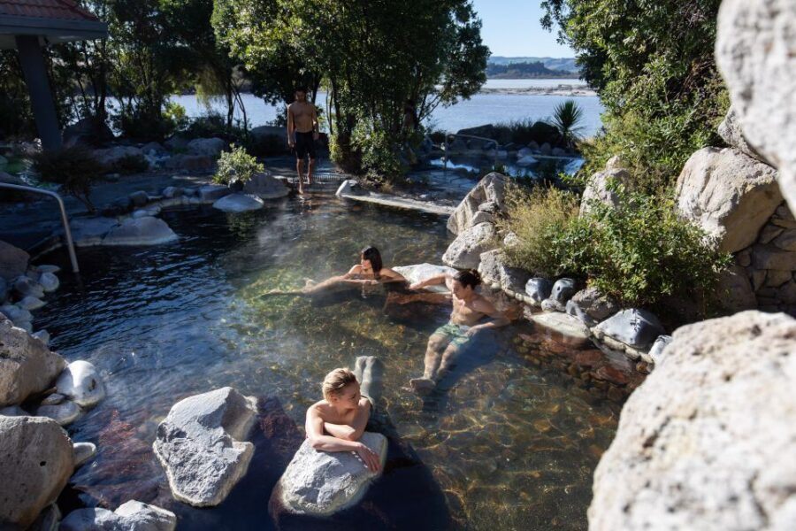 Rotorua Lake: Deluxe Lake Spa Geothermal Hot Spring Bathing - Overview of the Spa Experience