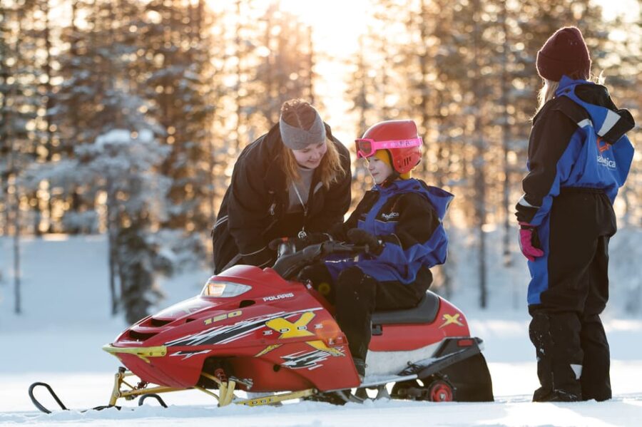 Rovaniemi: Family Snowmobile Trip With Guide and Picnic