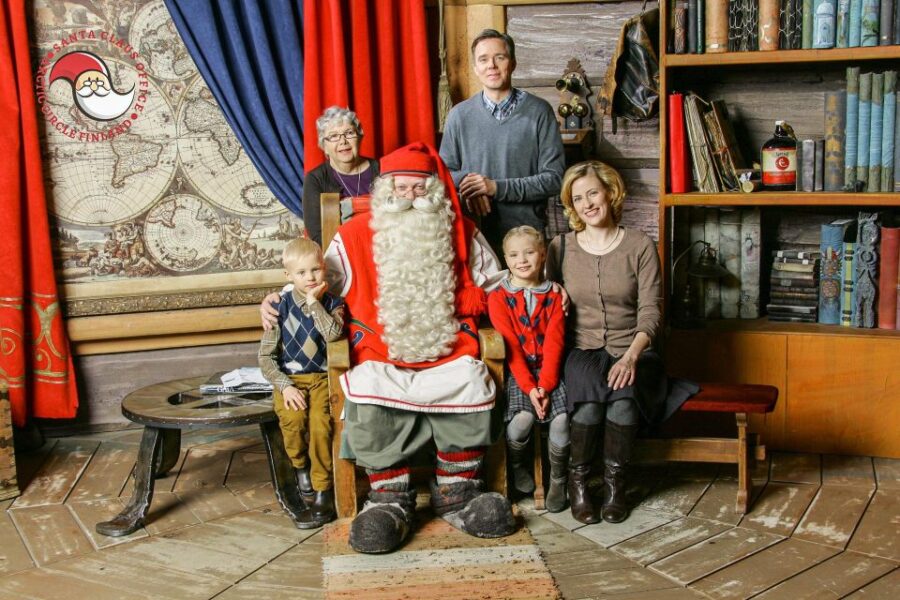 Rovaniemi: Santa Claus Village, Husky & Reindeer Sled Ride