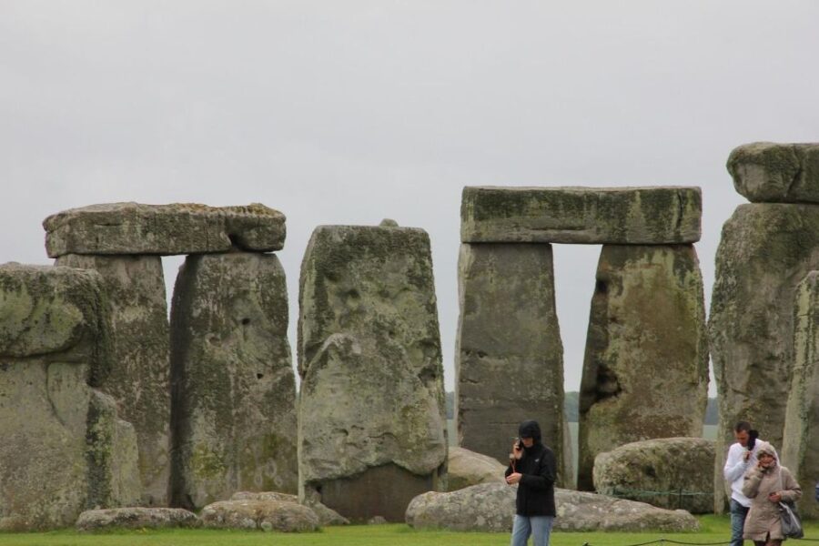 Royal Windsor Castle and Stonehenge Private Tour With Passes