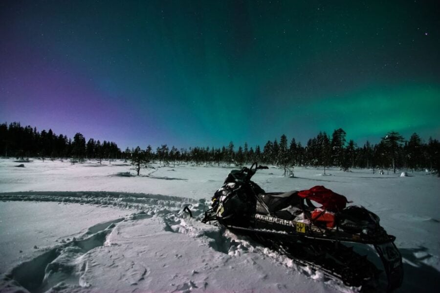 Saariselkä/Inari: Evening Snowmobile Tour With Fire & Dinner