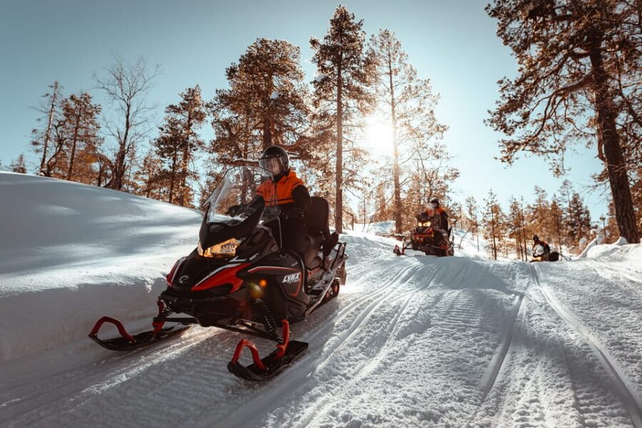Saariselkä: Snowmobile Ride With Hot Drinks
