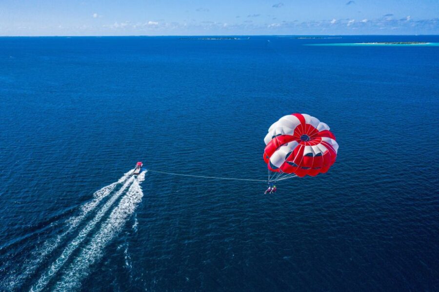 Sahl Hasheesh: Glass Boat and Parasailing With Watersports